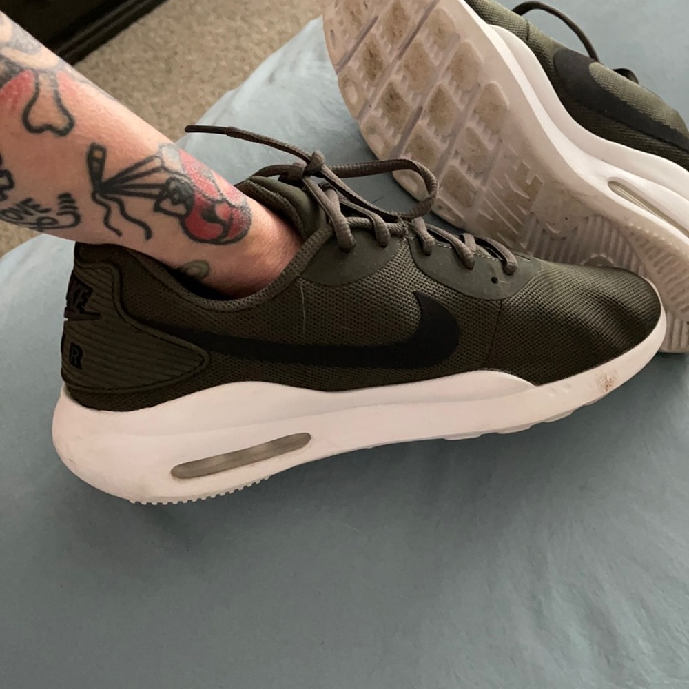 Nike size mens 8.5 womens 10